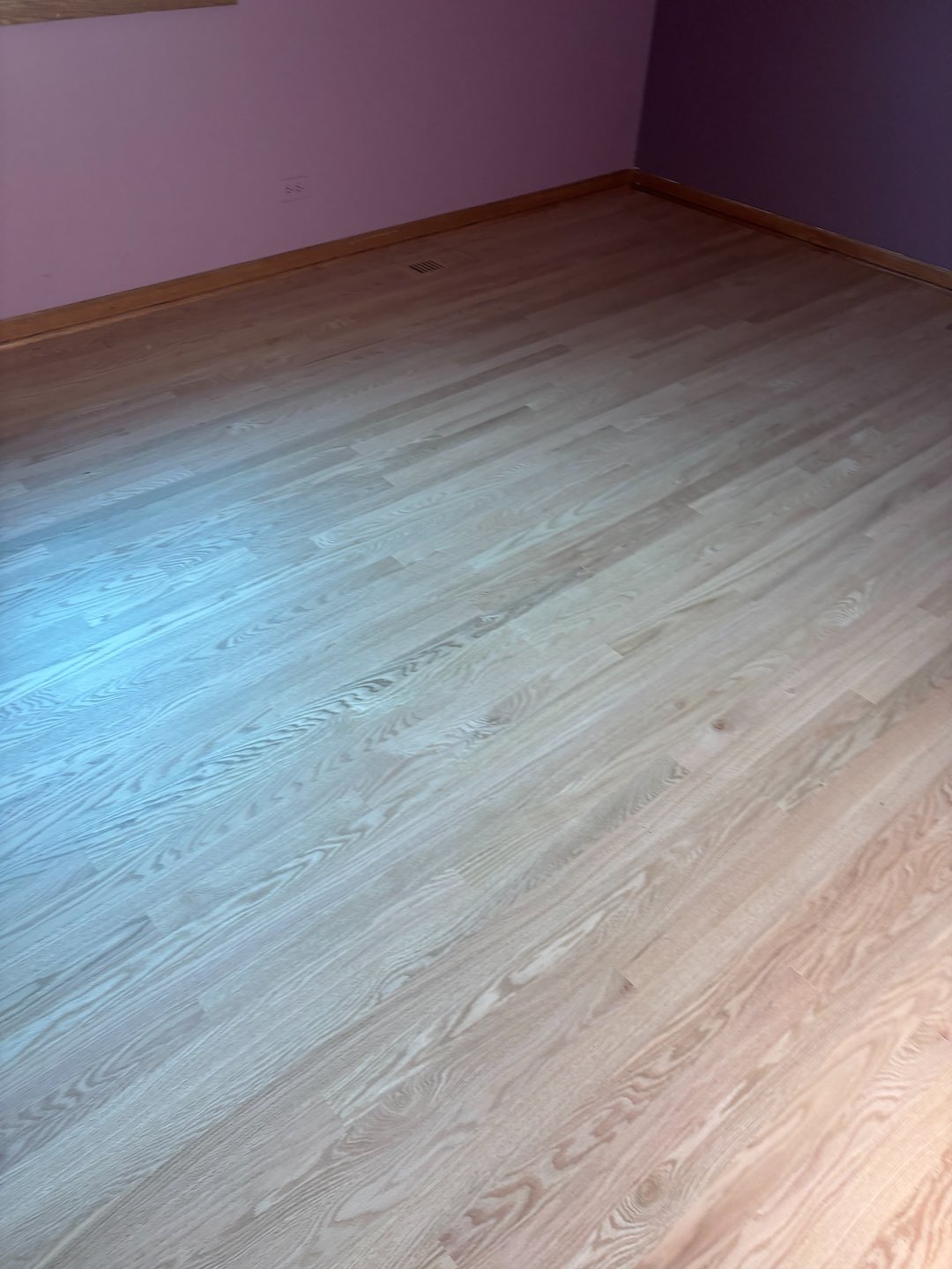 What Makes a Great Hardwood Floor Refinishing Contractor in Arlington Heights, IL?